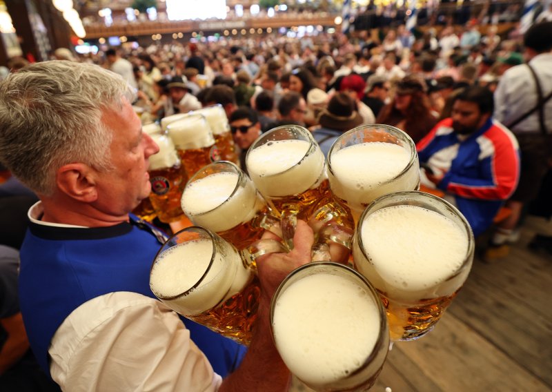 Oktoberfest tek počeo, a već kaos: Razbijene glave, krvave posjekotine i 50 intervencija