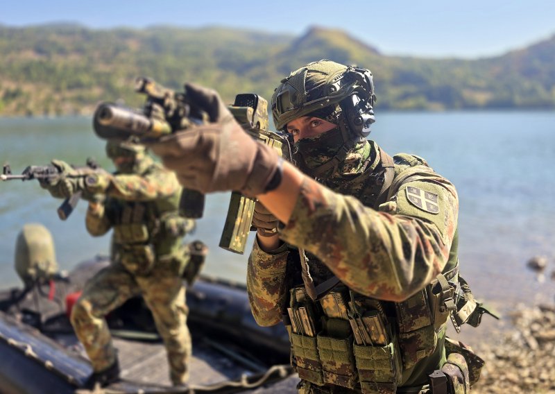 Srpski specijalci vježbali tik uz granicu BiH: Pucnjava i vojni čamci uznemirili mještane