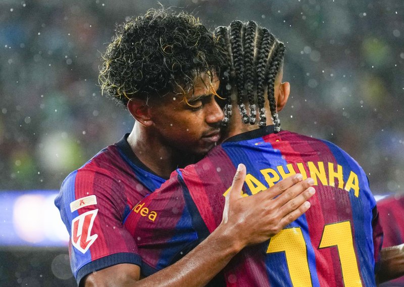 Livaković debitirao, a nestvarna Barca i nevjerojatni Rafinha nastavljaju gaziti sve pred sobom