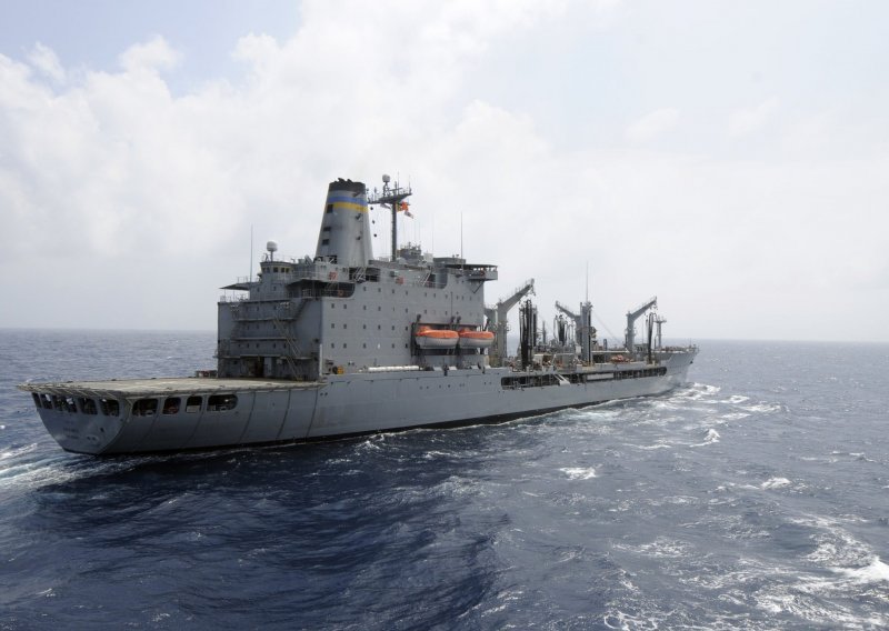 Američki vojni brod zapucao na čamac pokraj Dubaija
