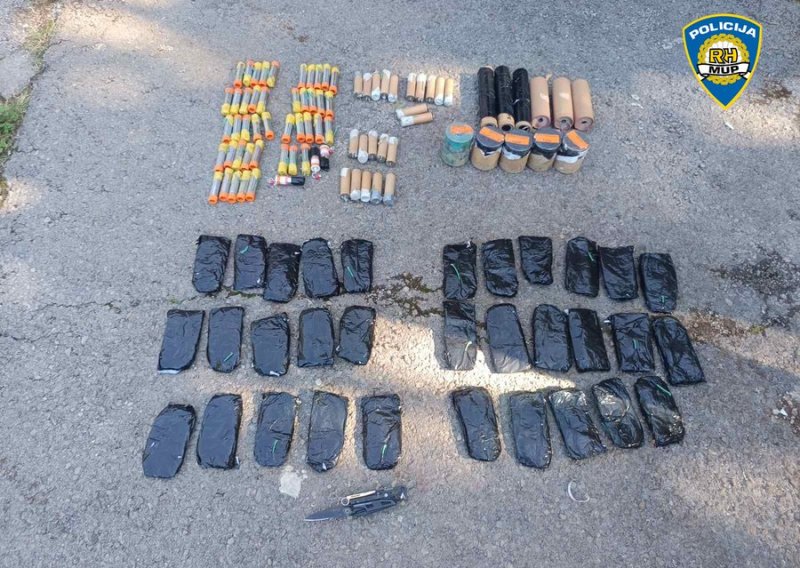 Policija intervenirala prije Jadranskog derbija: Evo što su pronašli na tribinama