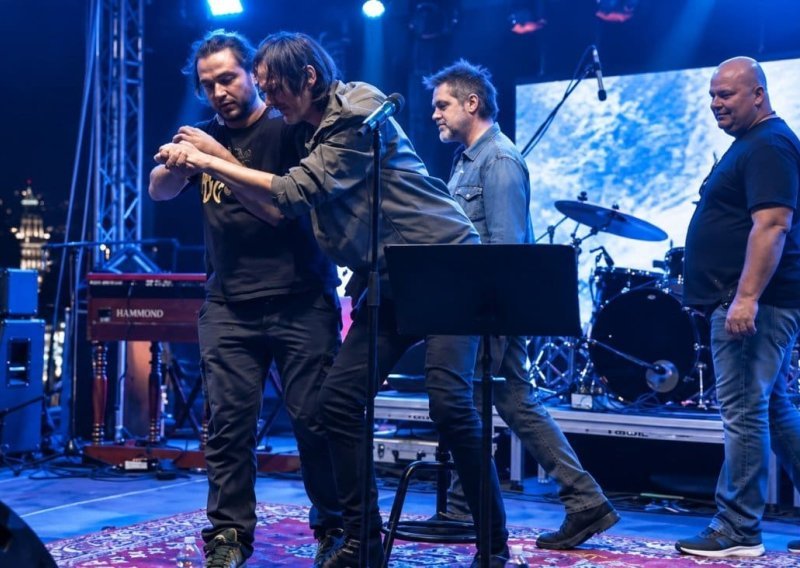 Barin koncert završio prije nego što je zapravo počeo: Odveli ga s pozornice usred prve pjesme, pogledajte video
