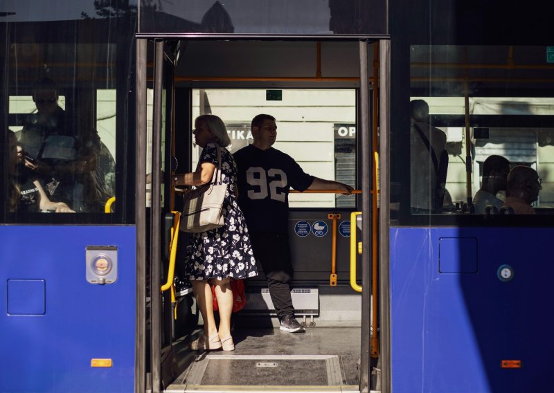 Kreće isplata državne pomoći u Srbiji: 1,7 milijuna građana čeka po 6.000 dinara