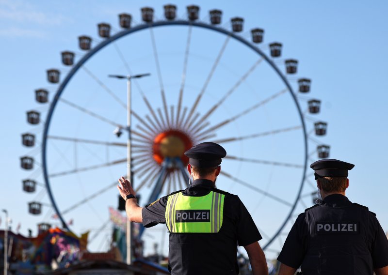Stravična nesreća na Oktoberfestu: Poginuo zaštitar iz Srbije, policija traži snimke