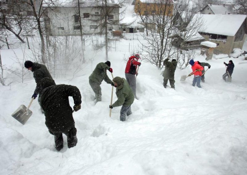 I dalje neprohodne ceste u Dalmatinskoj zagori