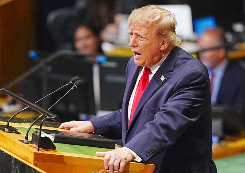 AI dobila novi naziv, Trump poručio: 'Neću gušiti njen razvoj'