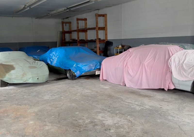 Desetljećima su automobili bili skriveni u staroj garaži: Kad su podigli vrata, unutra ih je čekalo nešto nevjerojatno