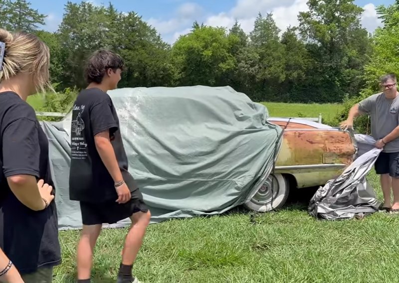 Klasik je 44 godine stajao nepomičan i propao je: Kad je mehaničar pokušao upaliti motor, uslijedio je šok