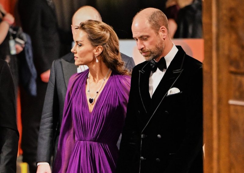 Kate Middleton u izdanju dostojnom princeze: Spektakularnu haljinu upotpunila je kraljevskim draguljima