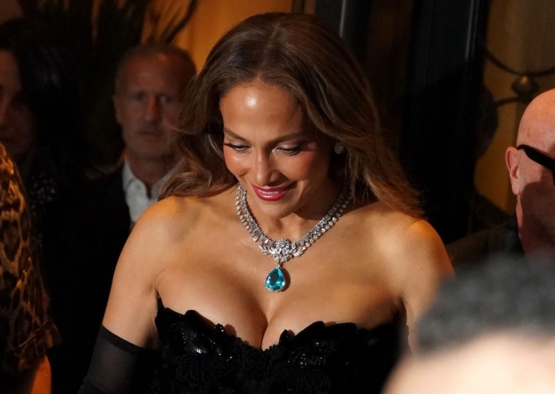 Ponovno su ih ulovili zajedno: Jennifer Lopez potaknula nova šuškanja s kolegom sa seta