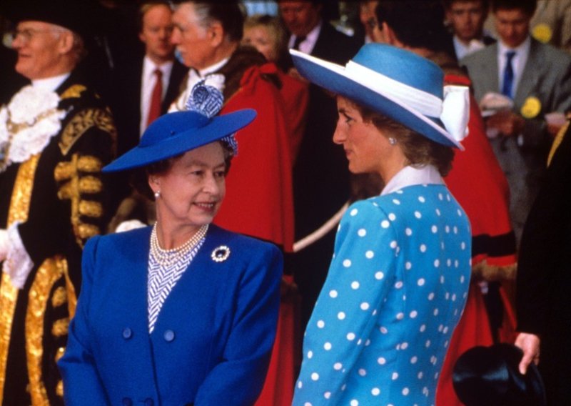 Evo koja je bila reakcija kraljice Elizabete na smrt princeze Diane: Prve riječi zgrozile su javnost