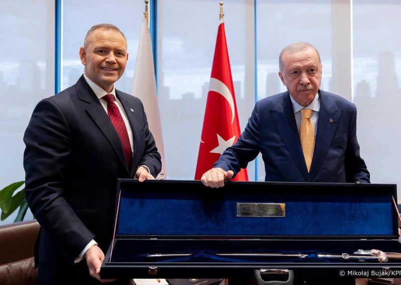 Erdogan dijelio revolvere, a sada mu se jedan predsjednik 'odužio'