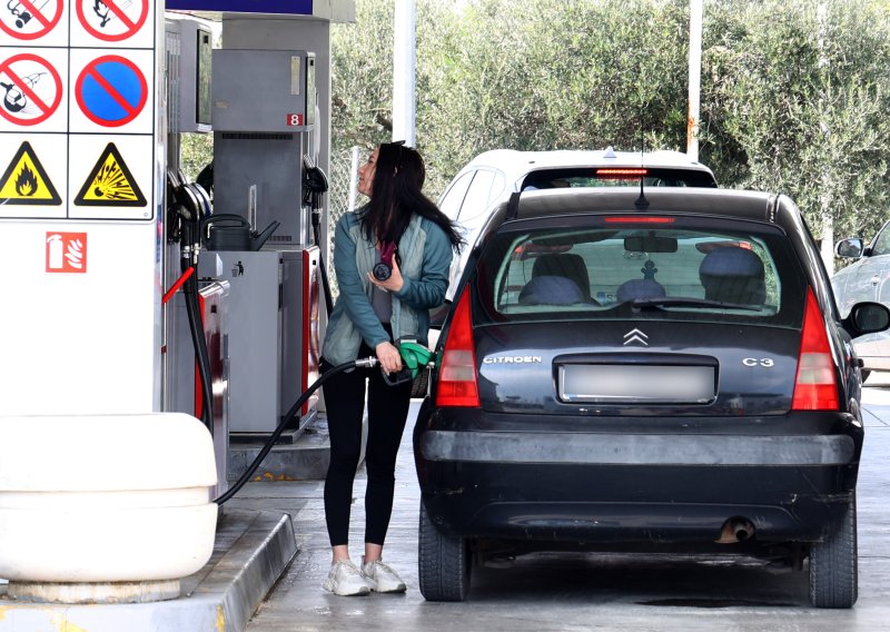 Cijena dizela eksplodirala: Hoćemo li morati sporije voziti i češće raditi od kuće?