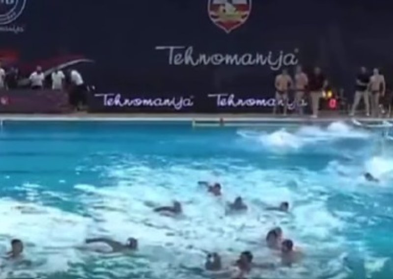 Kaos nakon utakmice u Beogradu: Pogledajte ogromnu tučnjavu