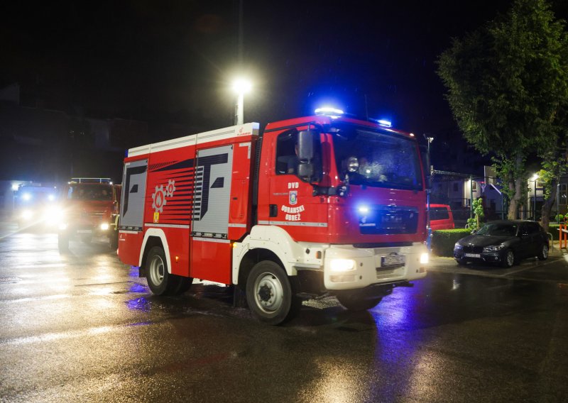 Požar pored zagrebačkog kina Tuškanac: Javio se šef vatrogasaca