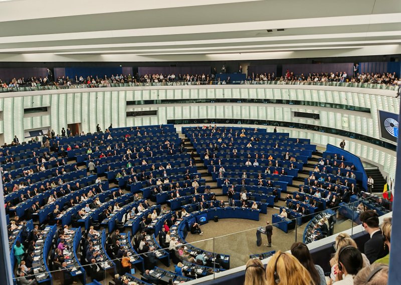 Koliko zarađuju zastupnici Europarlamenta? Za ovo u Hrvatskoj treba raditi pola godine