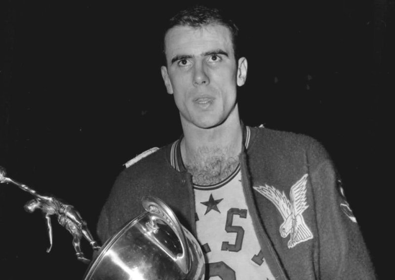Tuga u košarkaškom svijetu; preminuo igrač koji se upisao u povijest NBA lige i prvi s tom nagradom