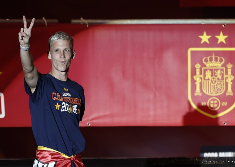 Dani Olmo o odnosu s trenerom Flickom i namjerava li napustiti Barcelonu
