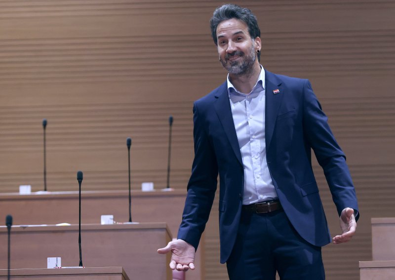 Miletić rezao lokote, sad pokreće peticiju za slobodne plaže: 'Pozivam Turudića...'
