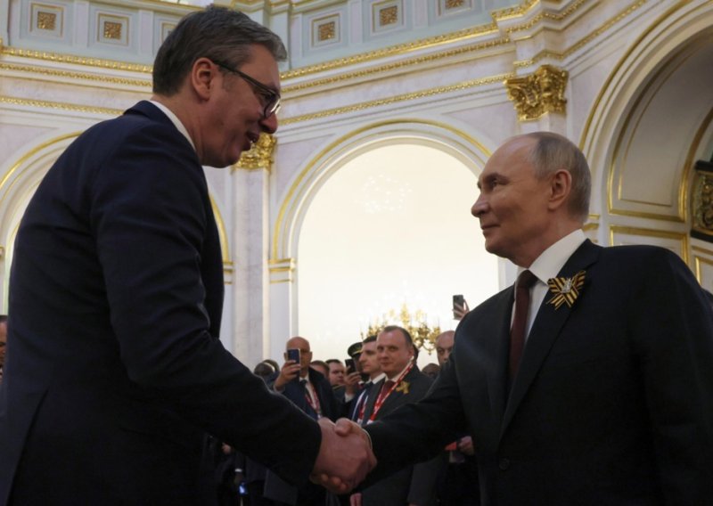 Vučić razgovarao s Putinom: 'Rekao sam mu da sutra dajem ostavku'