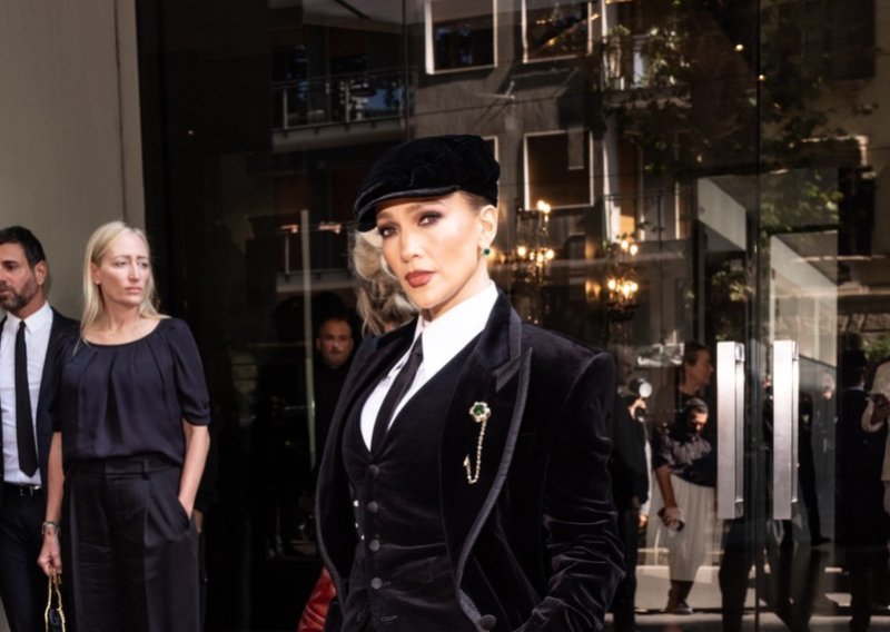 Jennifer Lopez u Milanu očarala netipičnim izdanjem, a iza glamura krije se velika životna promjena