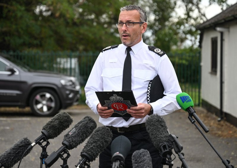 Velika policijska akcija kod britanske vojne baze: Uhićeno pet muškaraca, evakuirano 85 kućanstava