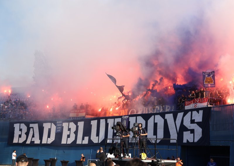 Pogledajte ludnicu na Maksimiru: Futsal Dinamo izgubio, a Bad Blue Boysi napravili spektakl