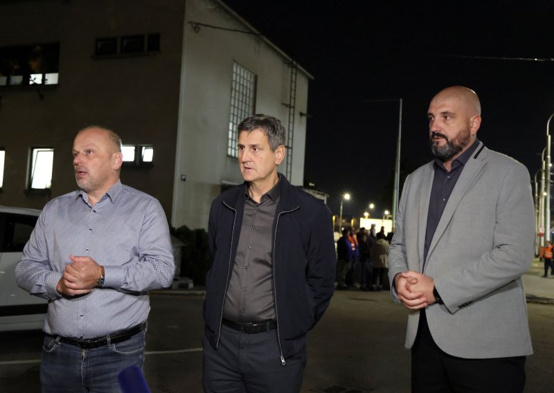 Šef sindikata Jović pojavio se ispred Remize: 'Tomašević je postao uzrok problema'