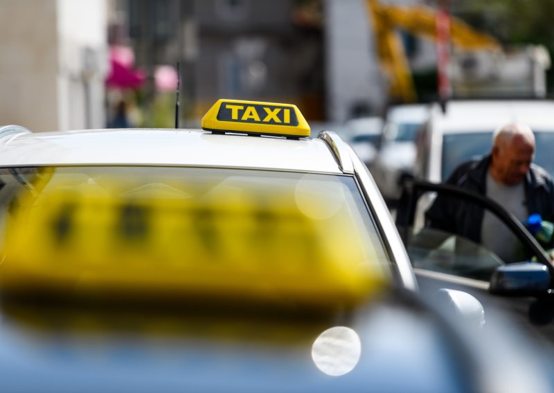 Cijene taksija eksplodirale: Pogledajte koliko je ista vožnja koštala samo dva sata kasnije