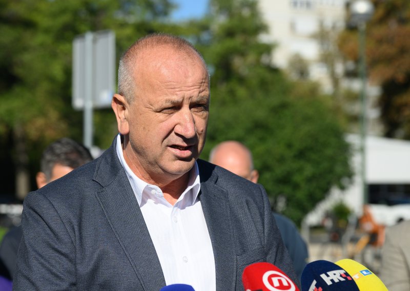 Vođa sindikata radnicima: 'Ako kleknemo danas, klekli smo narednih 30 godina'