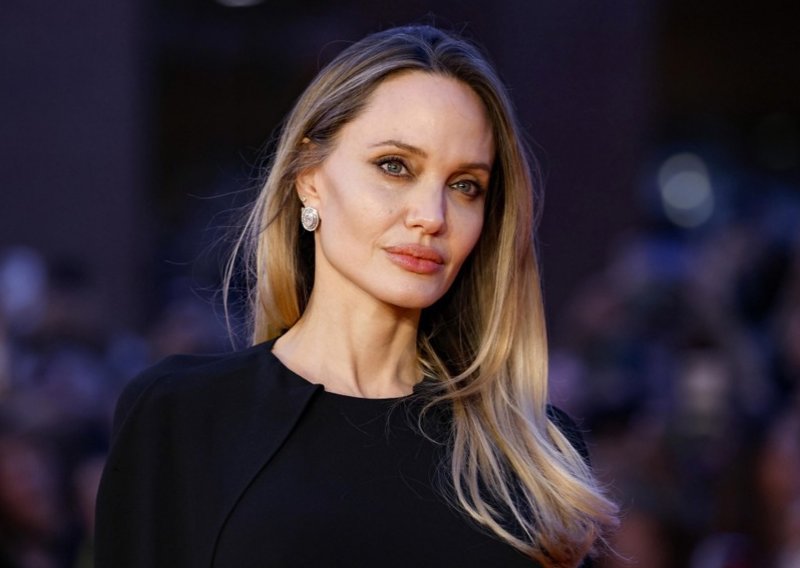 Stara poruka Angeline Jolie ponovno privukla milijune: Svi pokušavaju odgonetnuti njezin rukopis