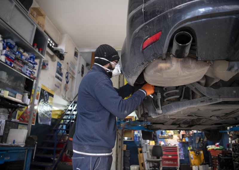 Ostavila Audi kod mehaničara, a onda su joj počele stizati kazne
