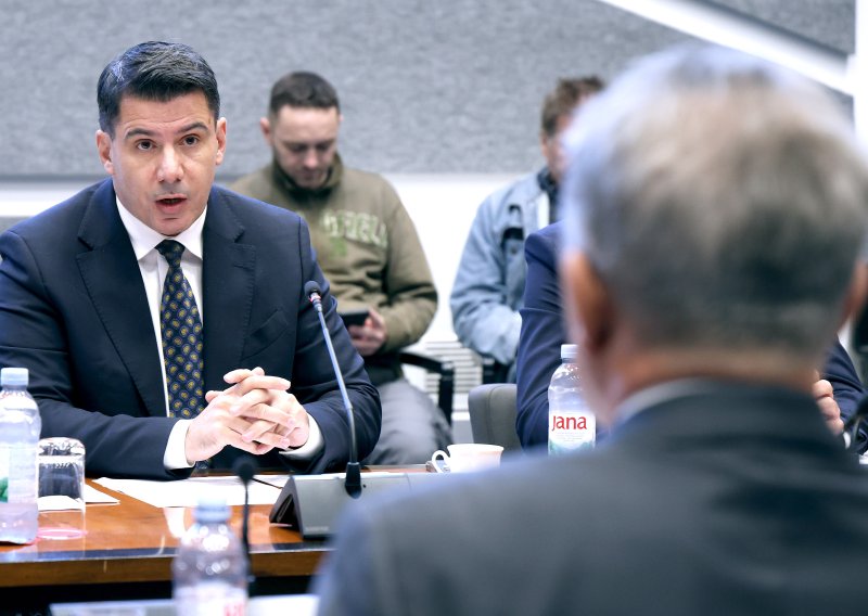 Grmoja pritisnuo Turudića, stigao oštar odgovor: 'Nisam vam podređen'