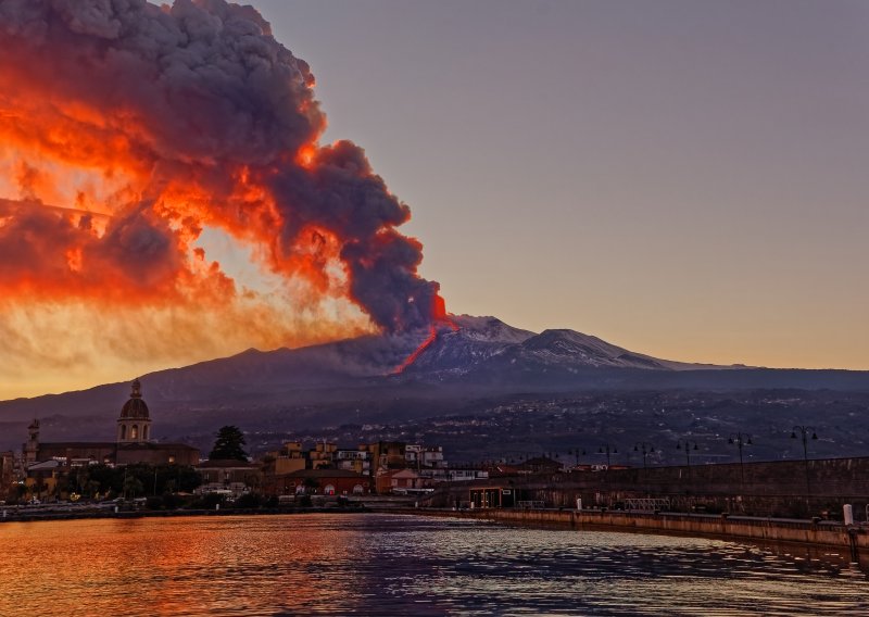 Nova erupcija Etne prizemljila zrakoplove: Što sve moraju znati putnici koji putuju na Siciliju