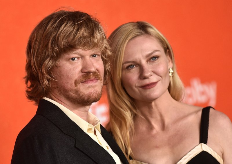 Od fiktivnih supružnika do sretne obitelji: Kirsten Dunst i Jesse Plemons plijene poglede usklađenošću