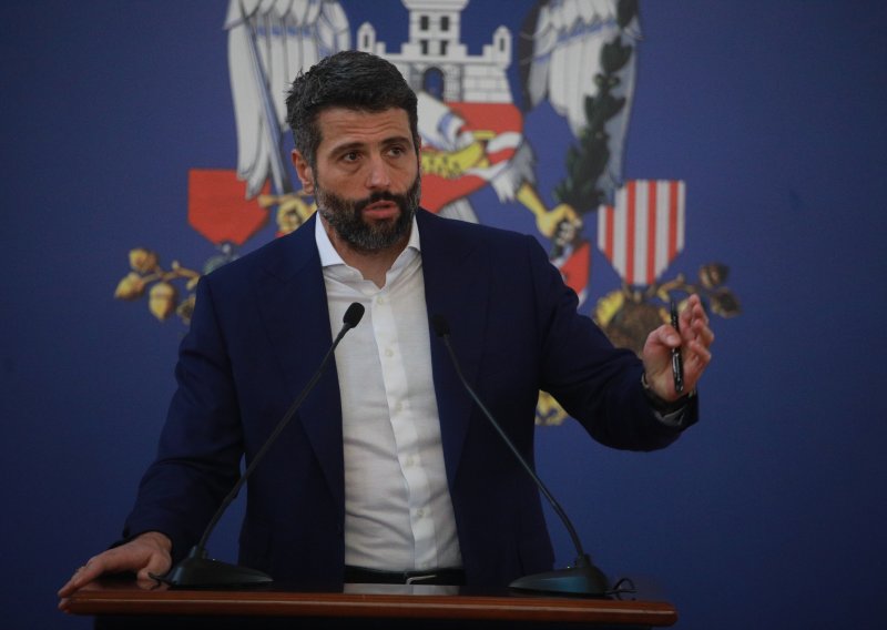 Incident trese Beograd: Vijećnica tvrdi da ju je gradonačelnik udario, oporba traži njegovu ostavku