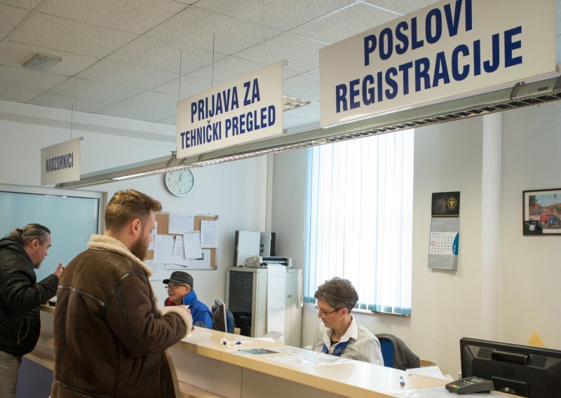 Velika promjena za vozače u susjedstvu: Prometna dozvola postaje kartica i više se neće pečatirati
