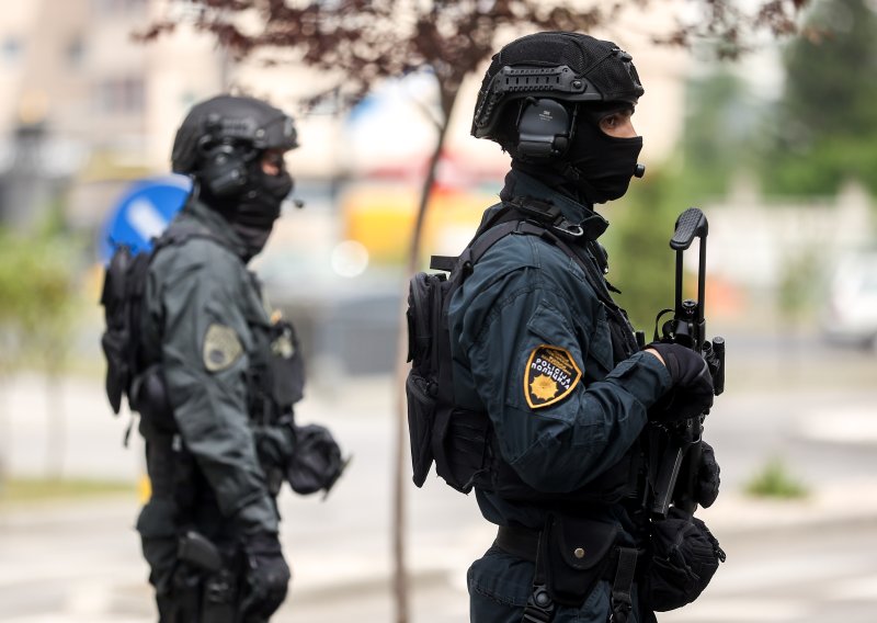Policija ušla u Općinu Neum zbog otpada iz Hrvatske, trag vodi do Stona