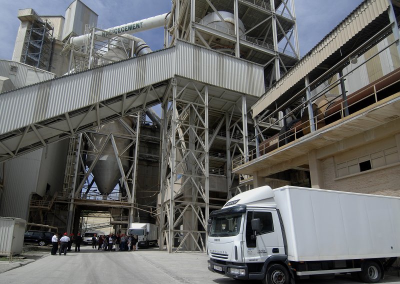Otpad iz Gospića diže Našice na noge: Građani najavili dežurstva pred cementarom