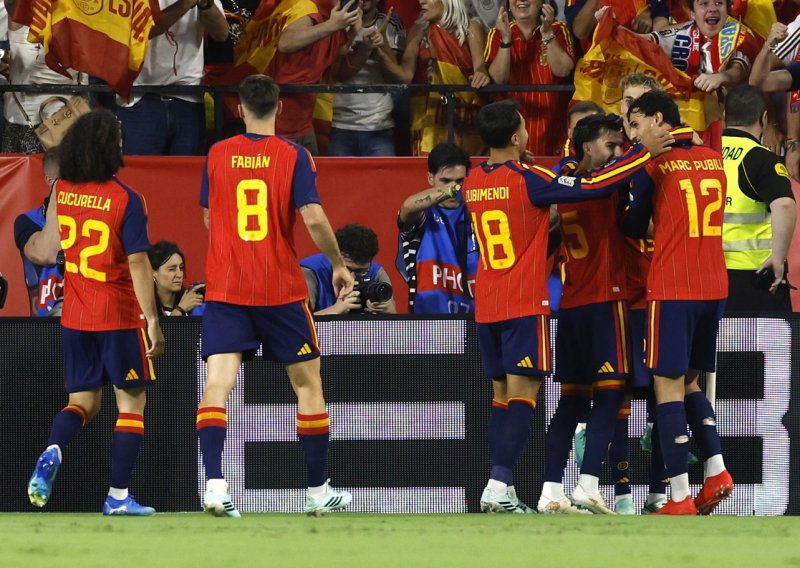 Yamal nije imao milosti prema suigraču iz Barce; pogledajte kako je zabio Livakoviću u bliži kut