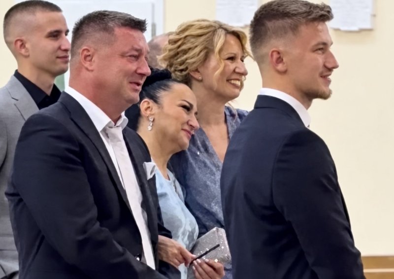 Kamera na svadbi uhvatila njegove suze: Snimka metkovskog benda privukla tisuće gledatelja