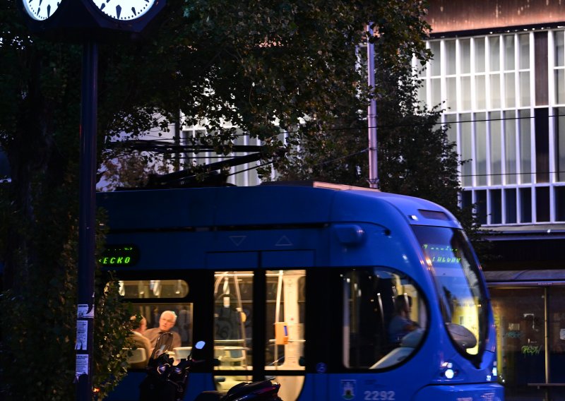 ZET-ovi autobusi i tramvaji opet voze: Od četvrtka ujutro sve linije voze redovno