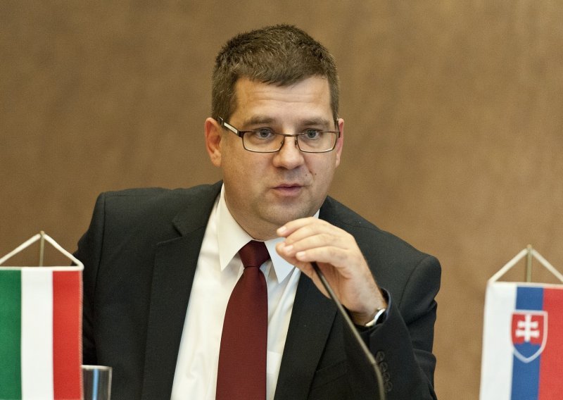 Bivši Orbanov ministar zabarikadirao se u parlamentu s obitelji: Uhićen je