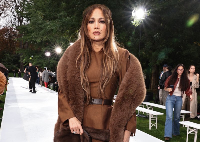 Jennifer Lopez u hit jesenskoj nijansi od glave do pete, no ovaj detalj ukrao je sve poglede
