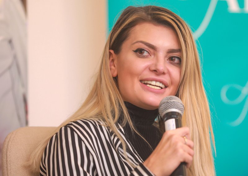 Jedna rečenica Elle Dvornik riješila je važnu dilemu: 'Pravi mi je dečko'