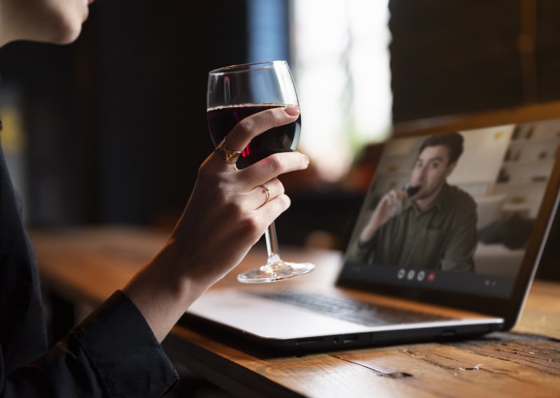 'Kad ćete napokon živjeti zajedno?' Jednim videom pokazala je što parovi stalno slušaju