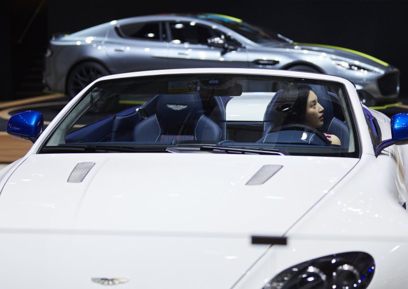 Dok drugi gase velike motore, Aston Martin donio potpuno drukčiju odluku