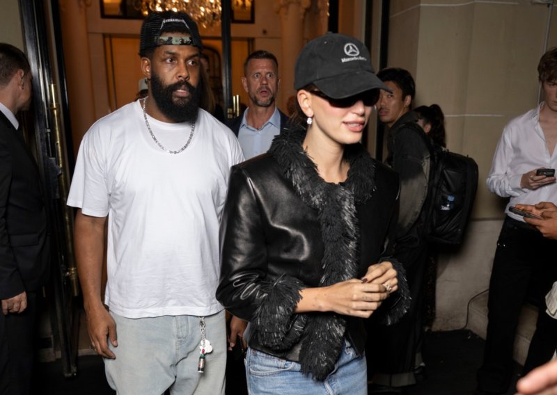 Neočekivani detalj začinio je genijalan look Hailey Bieber: Ovaj trend sve češće viđamo