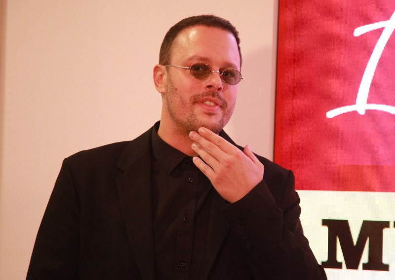 Igor Kojić snimljen s trudnom partnericom i svećenikom: Susret potaknuo nagađanja o skorom vjenčanju