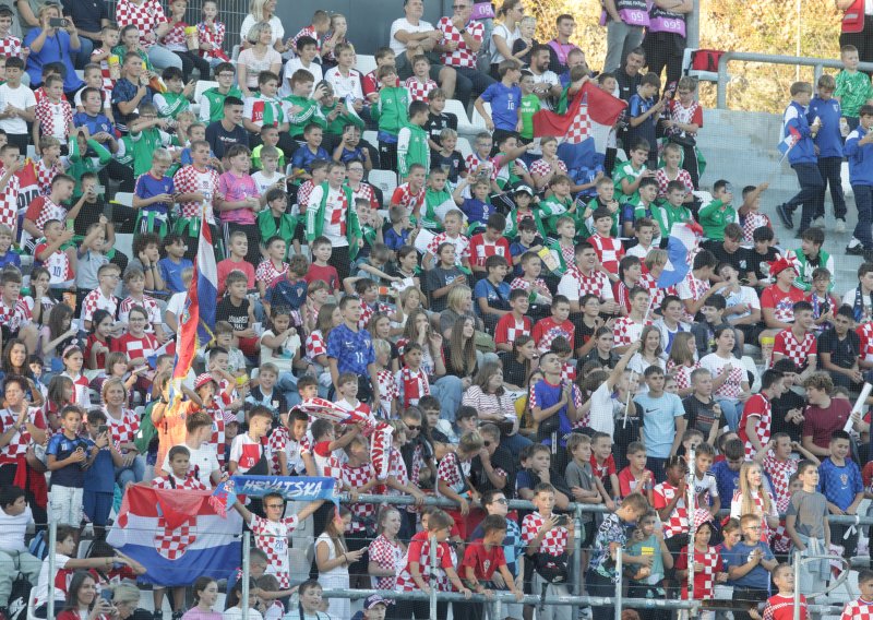 Hrvatski navijači bijesni: 'Biliću i igrači, sramite se! Ustati i reći - Zlatko Dalić'